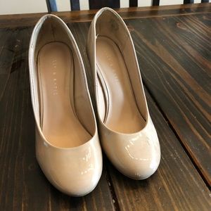 Nude pumps